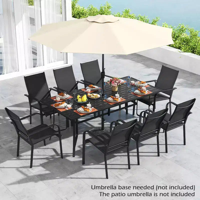 Ensemble de salle à manger Gymax 9 pièces pour patio avec table rectangulaire et chaises empilables avec trou pour parasol