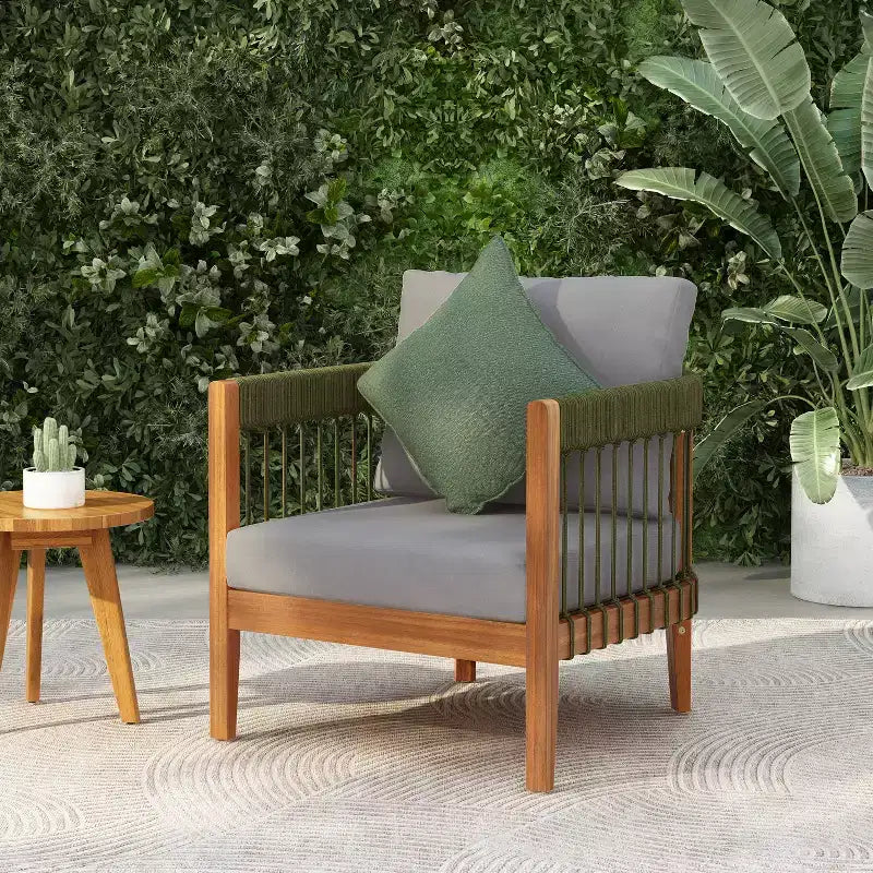 Fauteuil de jardin en bois d'acacia avec accents de corde tressée à la main, dossier incurvé, coussins résistants à l'eau, panneaux à lattes pour véranda ou jardin