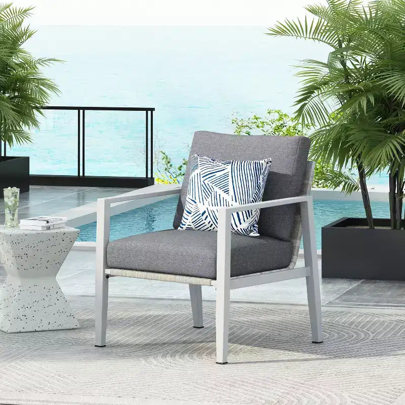 Chaise longue en aluminium argenté avec accents en corde, coussins confortables, structure thermolaquée pour l'extérieur ou l'intérieur