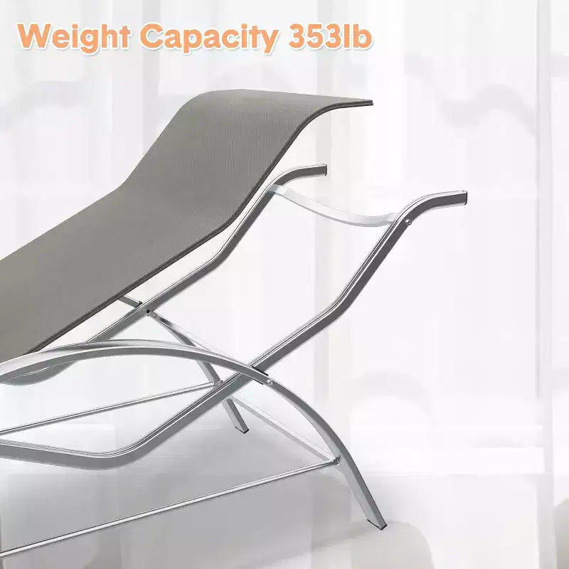 Ensemble de chaises longues de patio en aluminium 3 pièces résistant à la rouille, 2 chaises longues inclinables d'extérieur et 1 table d'appoint, empilable et peu encombrant pour la piscine, le jardin