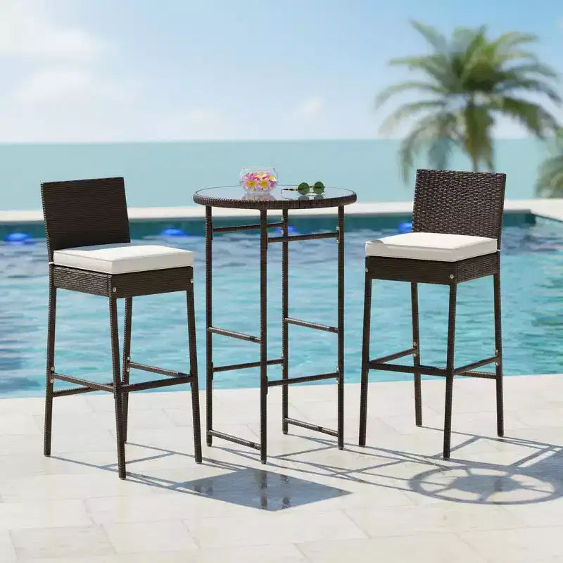 Ensemble de 3 tabourets et de bar Gymax, de jardin, avec 2 sièges coussinés, chaises de terrasse en métal et table de bar avec plateau en verre