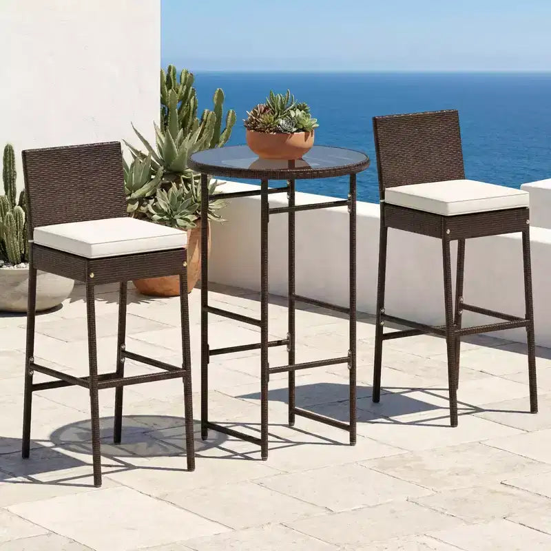 Ensemble de 3 tabourets et de bar Gymax, de jardin, avec 2 sièges coussinés, chaises de terrasse en métal et table de bar avec plateau en verre