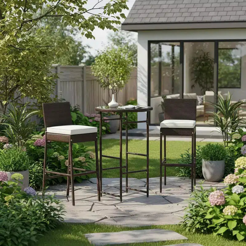 Ensemble de 3 tabourets et de bar Gymax, de jardin, avec 2 sièges coussinés, chaises de terrasse en métal et table de bar avec plateau en verre