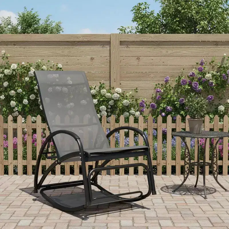 Chaise à bascule d'extérieur convertible Gymax avec dossier réglable sur 4 positions et accoudoirs incurvés ergonomiques