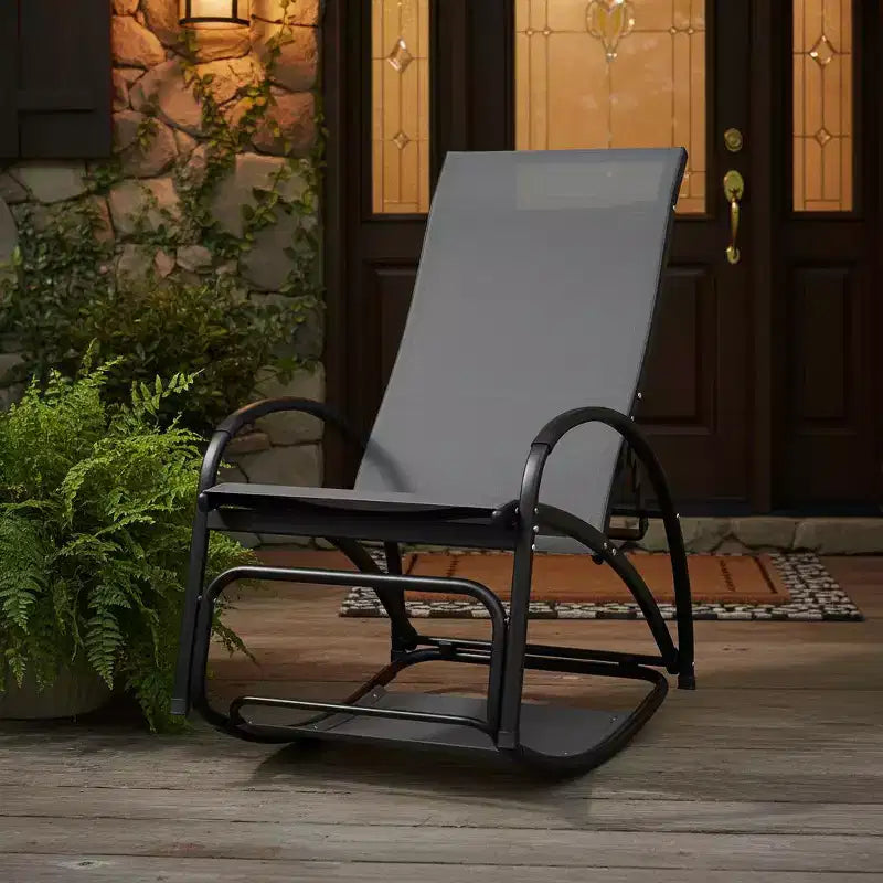 Chaise à bascule d'extérieur convertible Gymax avec dossier réglable sur 4 positions et accoudoirs incurvés ergonomiques