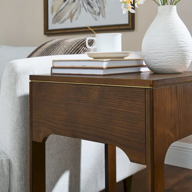 Table d'appoint relevable moderne du milieu du siècle, petite table d'appoint montante pour canapé avec étagère de rangement, table de chevet en bois