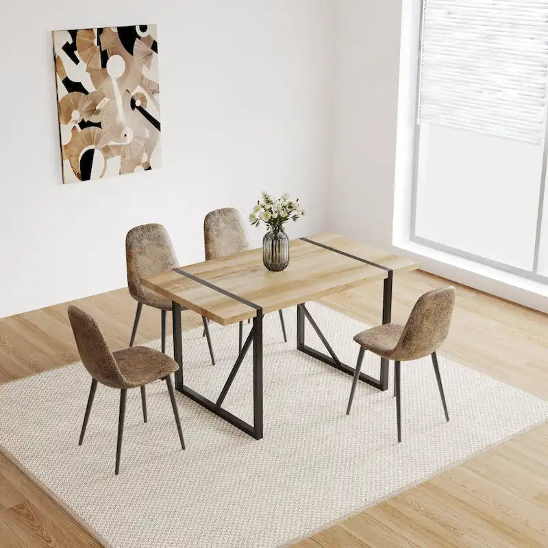 4 chaises de salle à manger avec assises en forme de cuillère et pieds en métal noir