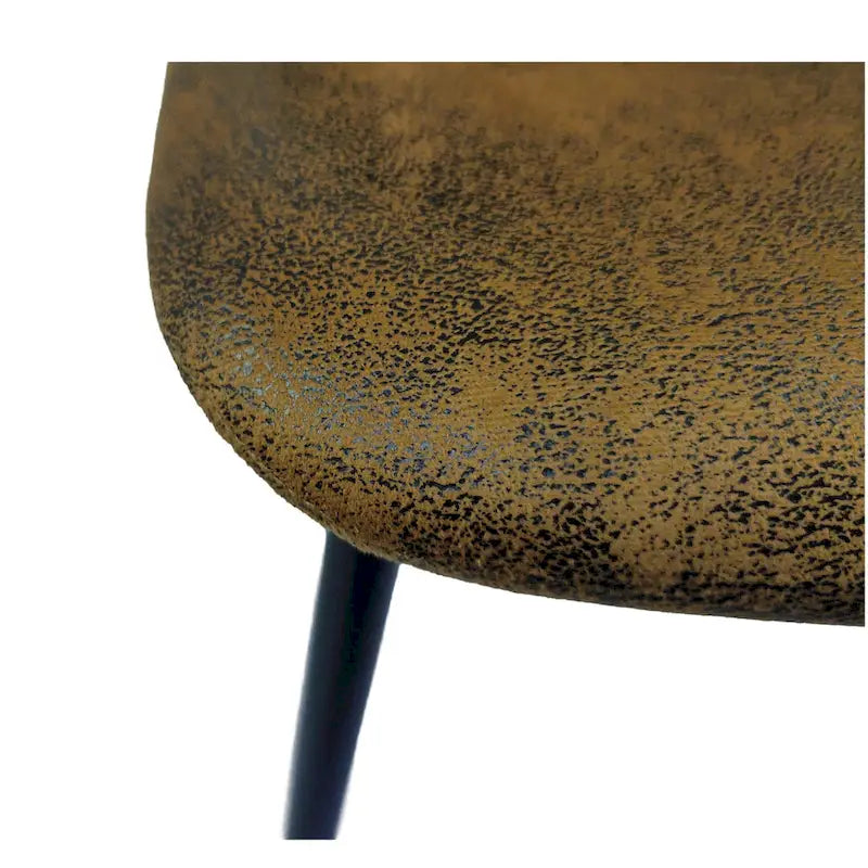 4 chaises de salle à manger avec assises en forme de cuillère et pieds en métal noir