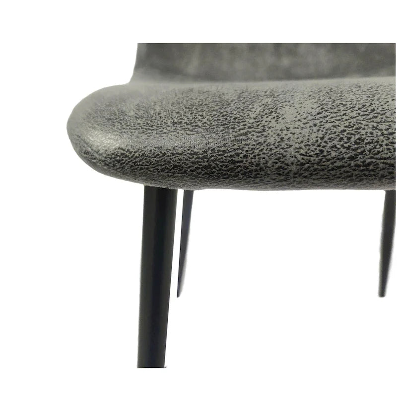 4 chaises de salle à manger avec assises en forme de cuillère et pieds en métal noir