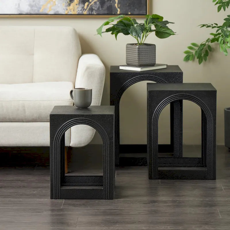 Tables d'appoint gigognes en métal avec découpes arquées - Ensemble de 3 noires - Roche River Decor - 16L x 16P x 21H