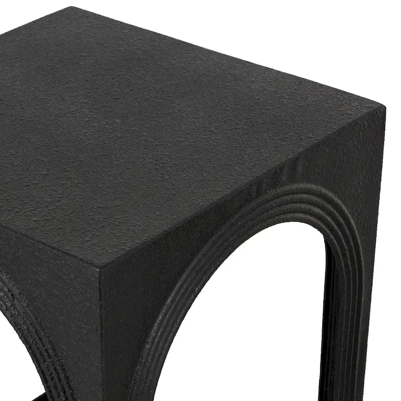 Tables d'appoint gigognes en métal avec découpes arquées - Ensemble de 3 noires - Roche River Decor - 16L x 16P x 21H