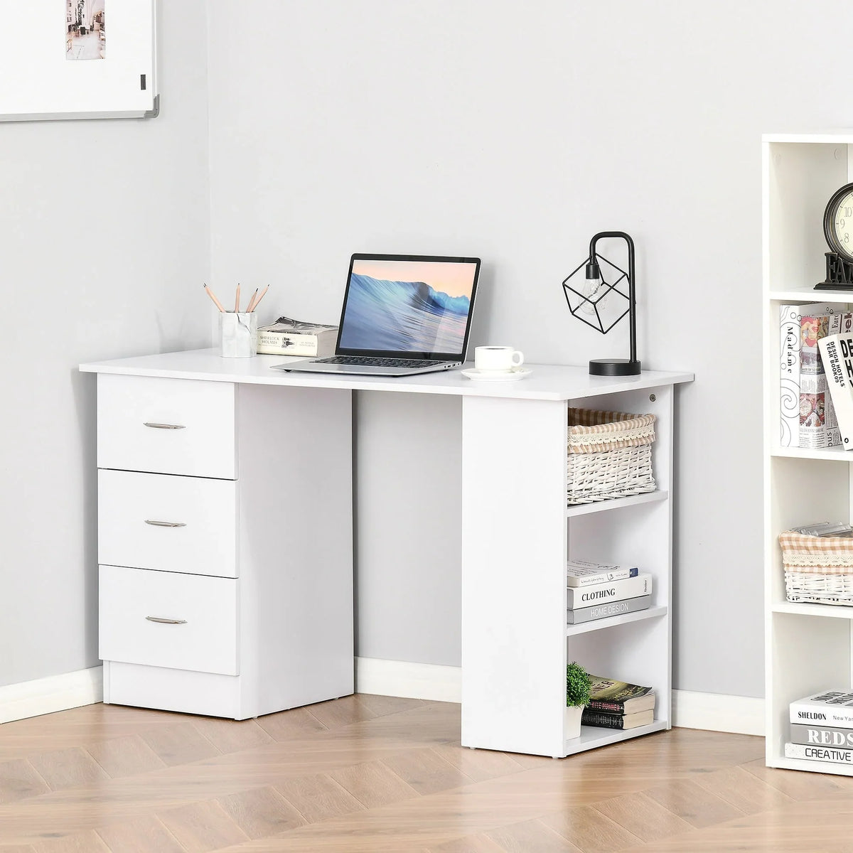 HOMCOM Bureau d'ordinateur moderne 47" pour la maison et le bureau, combo bibliothèque, table d'écriture, poste de travail avec 3 tiroirs et étagère de rangement - Blanc