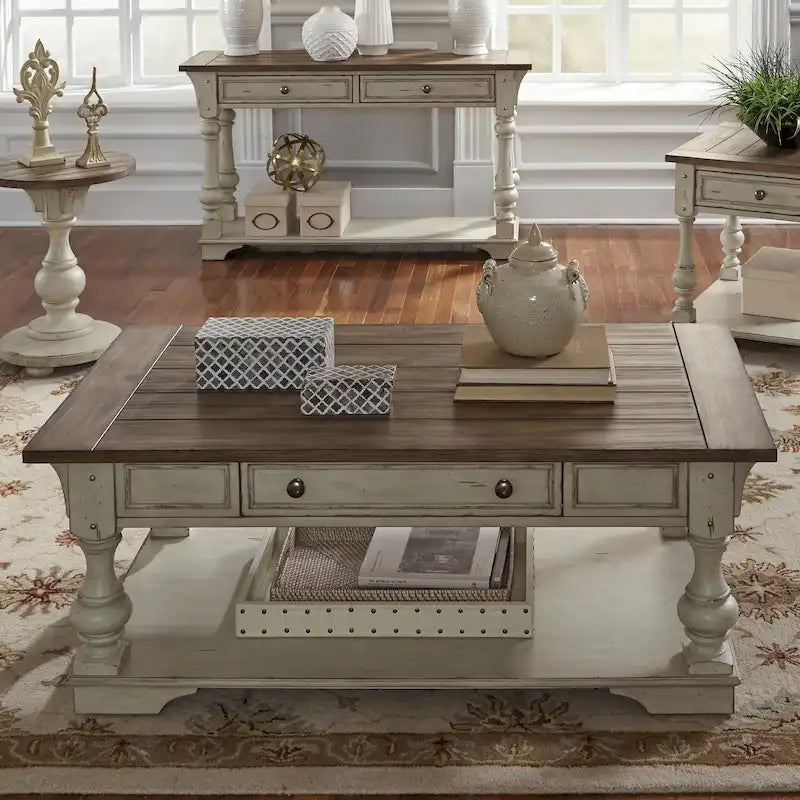 Table basse Morgan Creek blanc antique, avec accents tabac brossé.