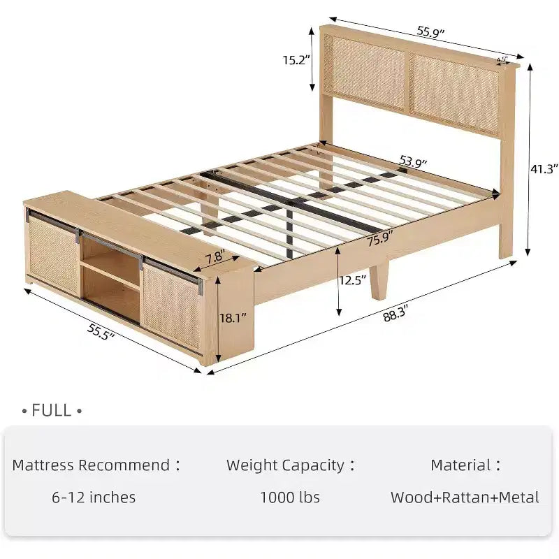 Cadre de lit en rotin naturel style bohème-ferme, rangement avec porte de grange coulissante et tête de lit lumineuse à LED, pieds de support en bois massif.
