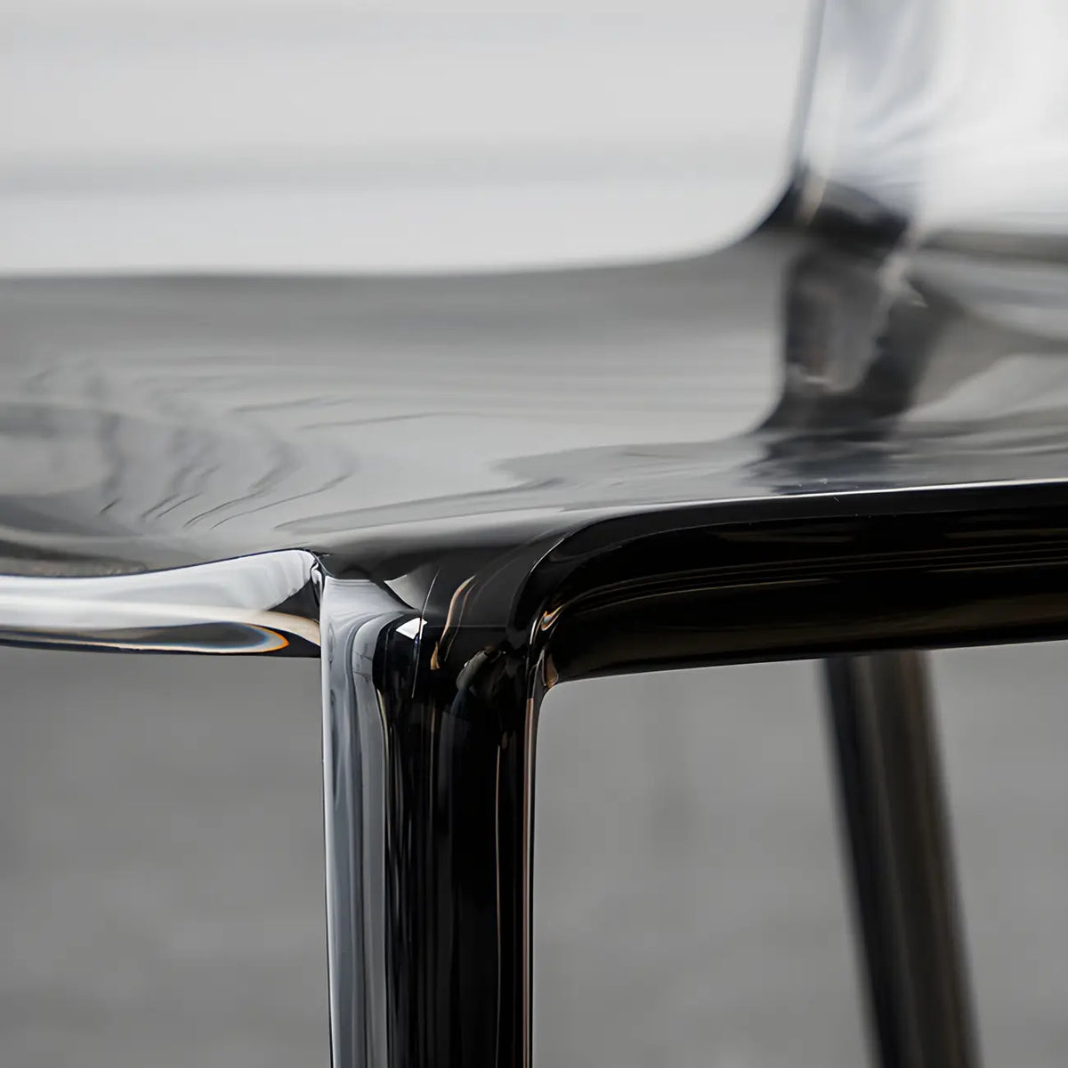 Chaise de salle à manger sans accoudoirs à dossier bas en acrylique ambre