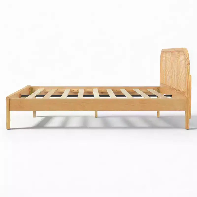 Cadre de lit plateforme en bois au design moderne et bohème, avec tête de lit en rotin, par Christopher Knight Home Callahan