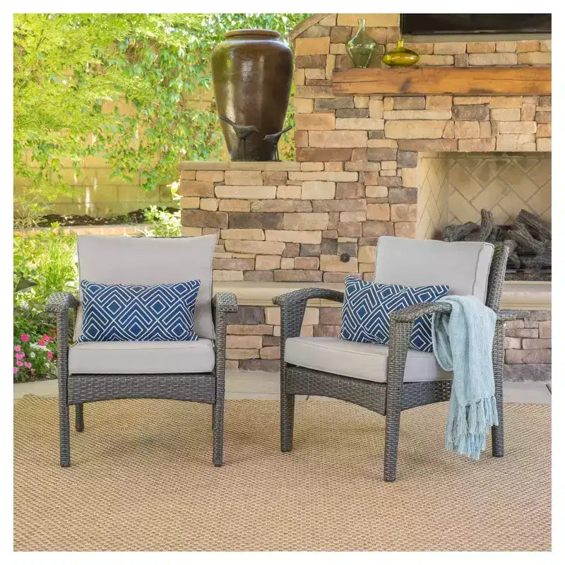Lot de 2 fauteuils de club d'extérieur en osier Honolulu avec coussin - Christopher Knight Home