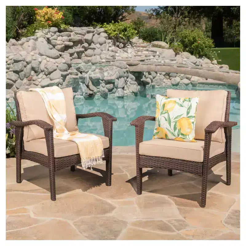 Lot de 2 fauteuils de club d'extérieur en osier Honolulu avec coussin - Christopher Knight Home