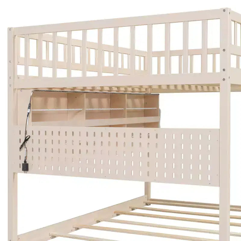 Lit superposé moderne bas Luxystar double sur double avec rangement, étagères éclairées et panneau perforé