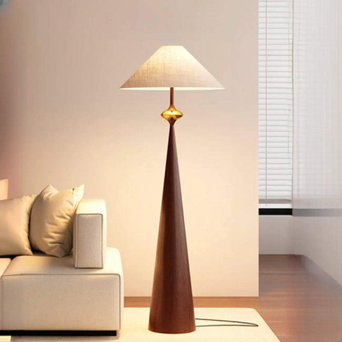 Lampadaire conique contemporain en métal avec abat-jour en tissu