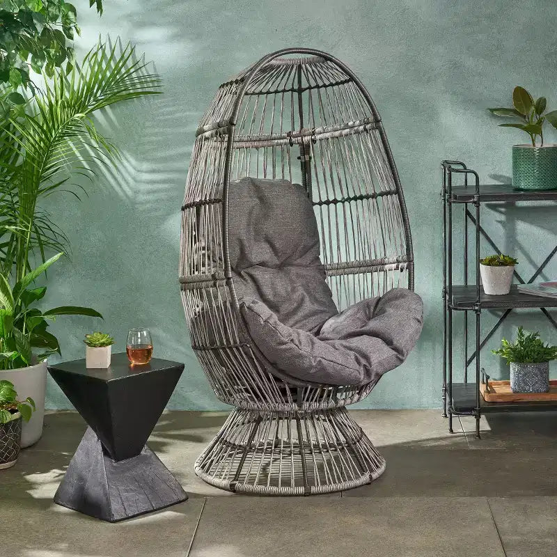 Fauteuil œuf pivotant en osier Pintan – Christopher Knight Home