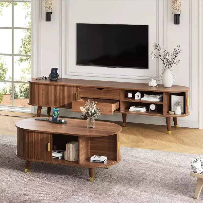 CLIHOME Meuble TV et table basse de ferme en bois avec station de recharge, console multimédia ovale cannelée pour TV jusqu'à 80 pouces