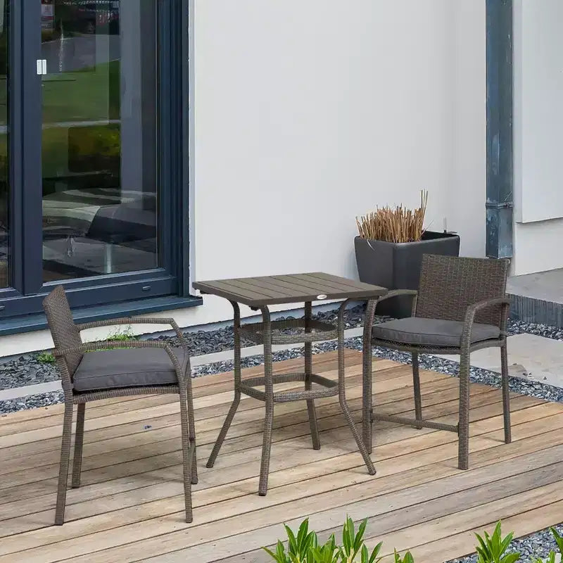 Outsunny Ensemble de bar 3 pièces en rotin avec table à plateau en grain de bois et 2 tabourets de bar pour l'extérieur, le patio, la piscine, le jardin