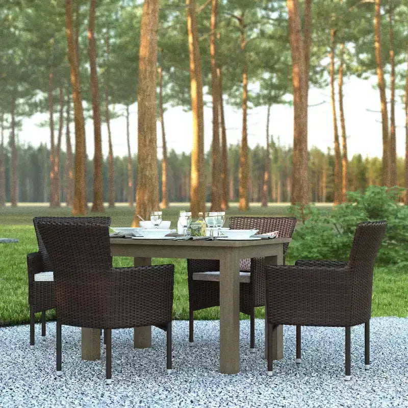 Emma et Oliver, ensemble de 4 chaises de patio modernes en osier avec coussins amovibles pour l'intérieur et l'extérieur