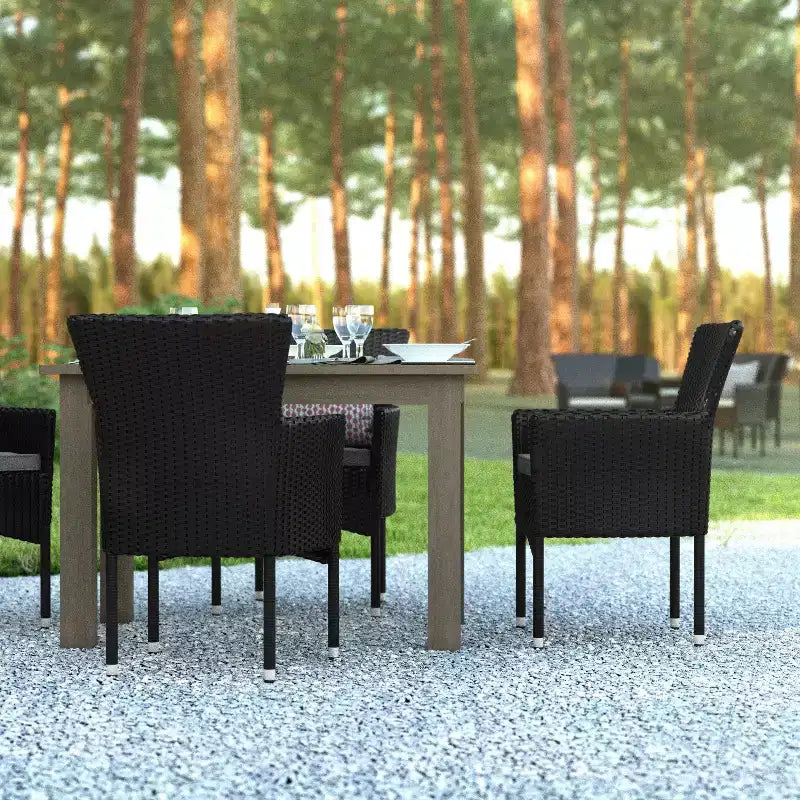 Emma et Oliver, ensemble de 4 chaises de patio modernes en osier avec coussins amovibles pour l'intérieur et l'extérieur