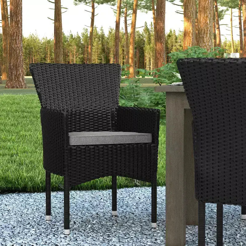 Emma et Oliver, ensemble de 4 chaises de patio modernes en osier avec coussins amovibles pour l'intérieur et l'extérieur
