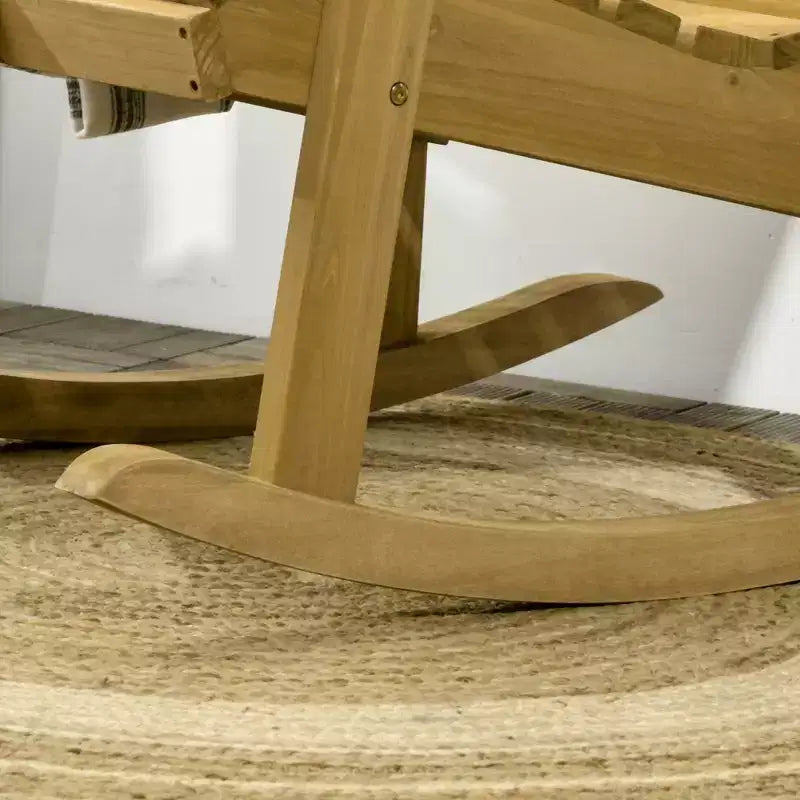 Chaise à bascule d'extérieur en bois Outsunny, bascule en bois à lattes traditionnelle avec accoudoirs pour l'intérieur et l'extérieur, marron clair
