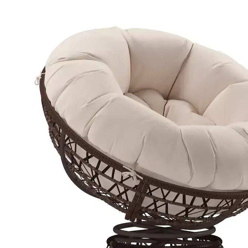 Fauteuil de patio pivotant en osier tressé de style Papasan Merrick Lane avec coussin amovible toutes saisons