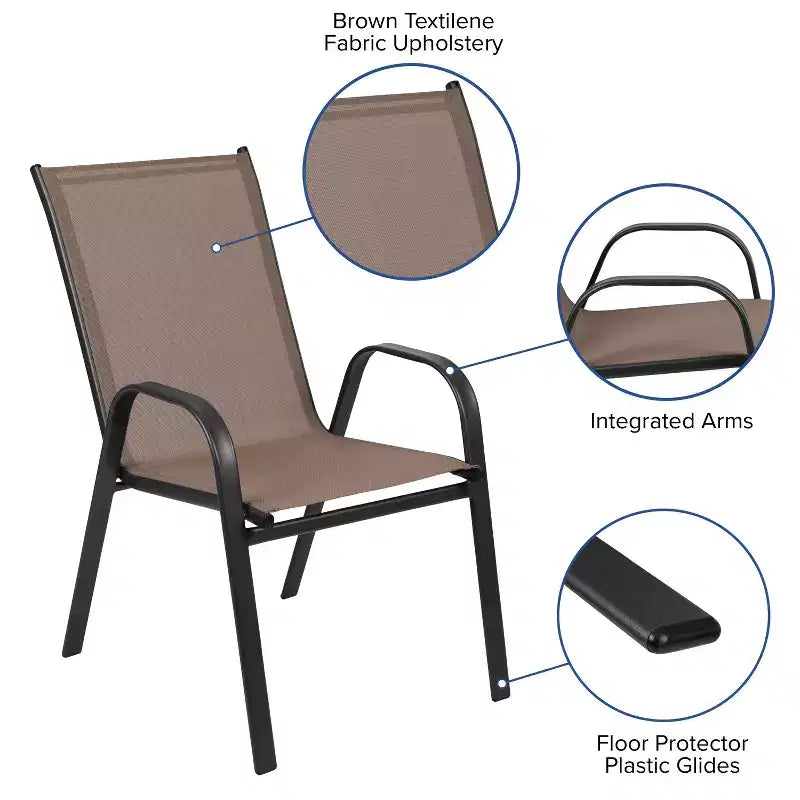 Ensemble de table de patio trois pièces Emma et Oliver avec table à cadre métallique carré avec plateau en verre trempé et deux chaises empilables Flex Comfort