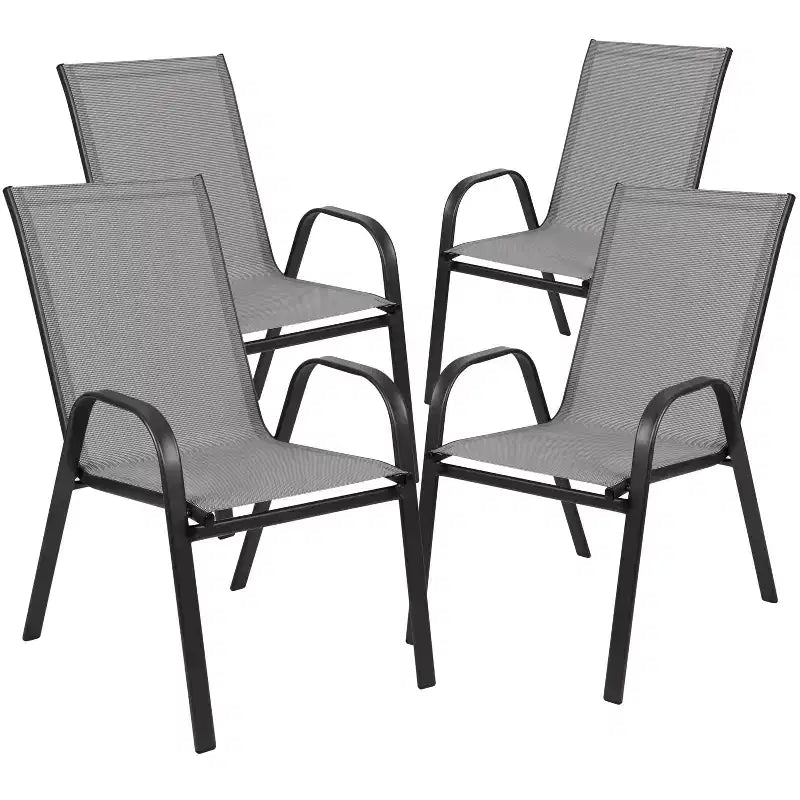 Ensemble de table de patio trois pièces Emma et Oliver avec table à cadre métallique carré avec plateau en verre trempé et deux chaises empilables Flex Comfort