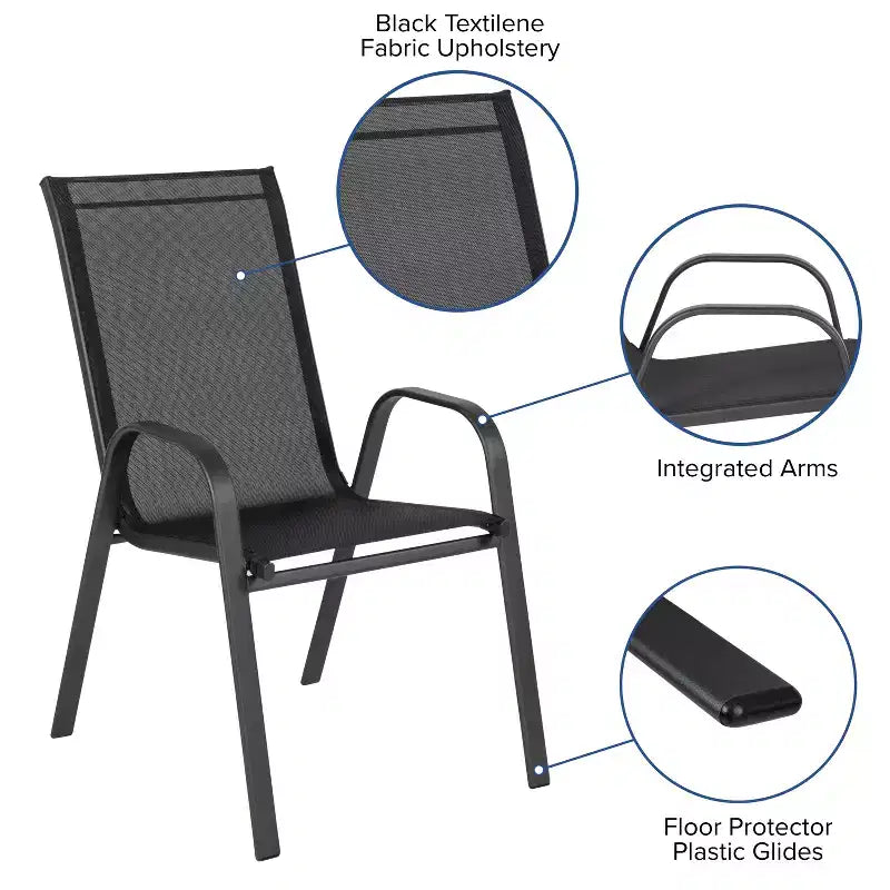 Ensemble de table de patio trois pièces Emma et Oliver avec table à cadre métallique carré avec plateau en verre trempé et deux chaises empilables Flex Comfort