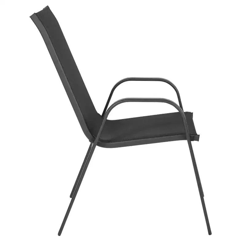 Ensemble de table de patio trois pièces Emma et Oliver avec table à cadre métallique carré avec plateau en verre trempé et deux chaises empilables Flex Comfort