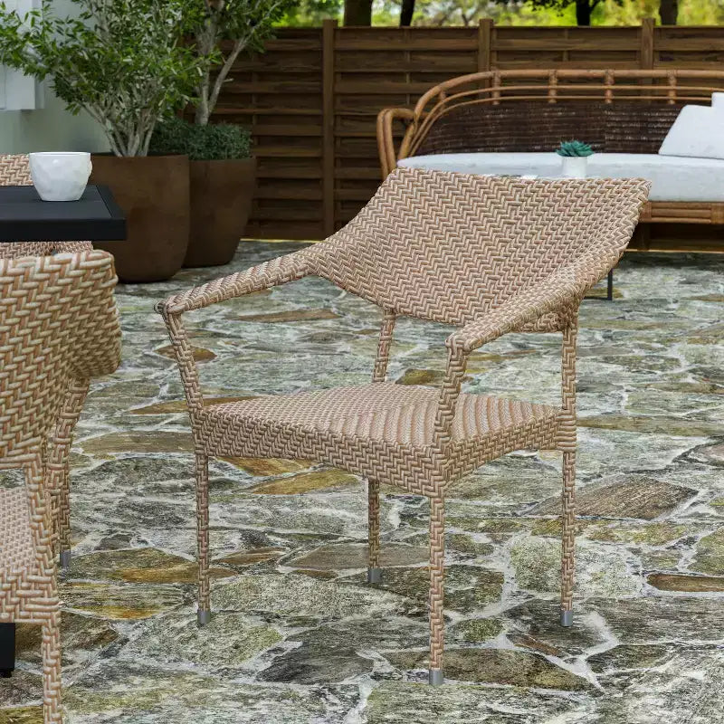 Chaise de salle à manger de patio moderne en rotin synthétique résistant à la décoloration et aux intempéries avec cadre en acier renforcé Merrick Lane