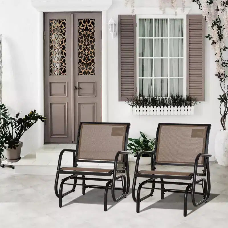 Outsunny Ensemble de 2 fauteuils de jardin à bascule, Chaise balançoire avec tissu maillé respirant, Accoudoirs incurvés pour porche, jardin, bord de piscine, balcon, Marron