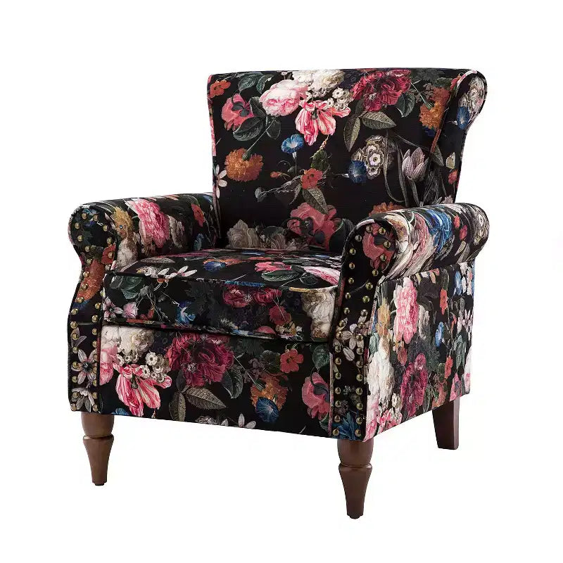 Fauteuil en bois traditionnel Araceli, rembourré à motifs floraux, avec dossier à oreilles et garniture cloutée | ART OF LIVING DESIGNS