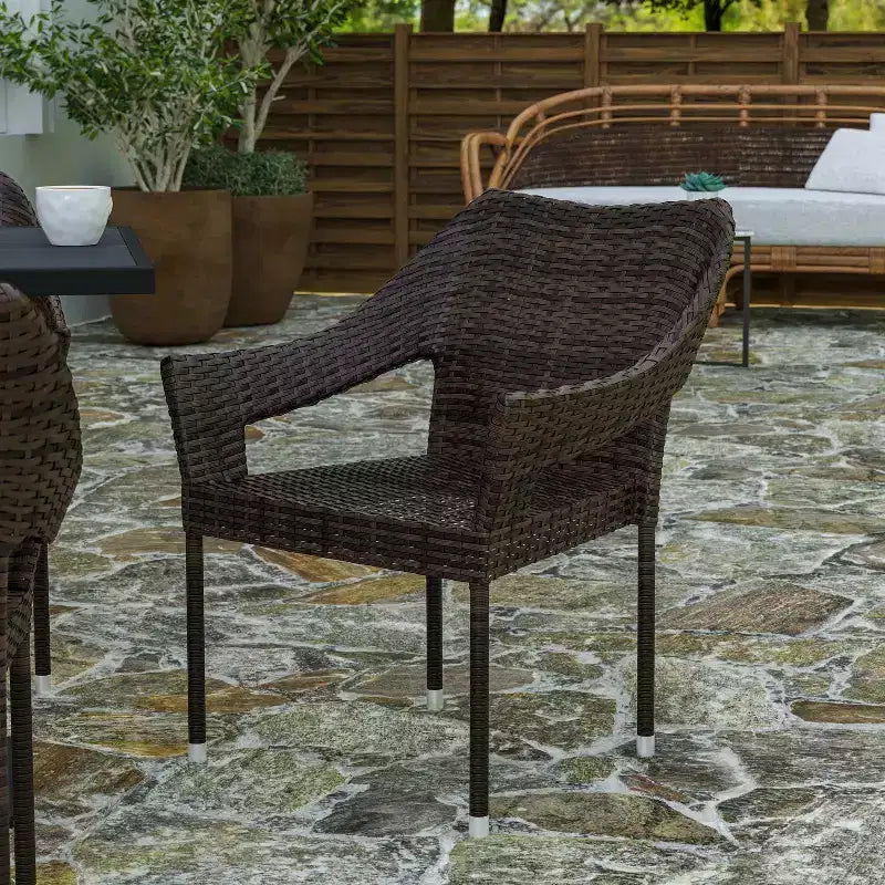 Chaise de salle à manger empilable Merrick Lane résistante aux intempéries pour l'intérieur et l'extérieur avec cadre en acier et rotin PE