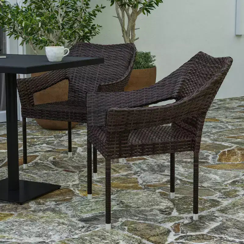 Chaise de salle à manger empilable Merrick Lane résistante aux intempéries pour l'intérieur et l'extérieur avec cadre en acier et rotin PE