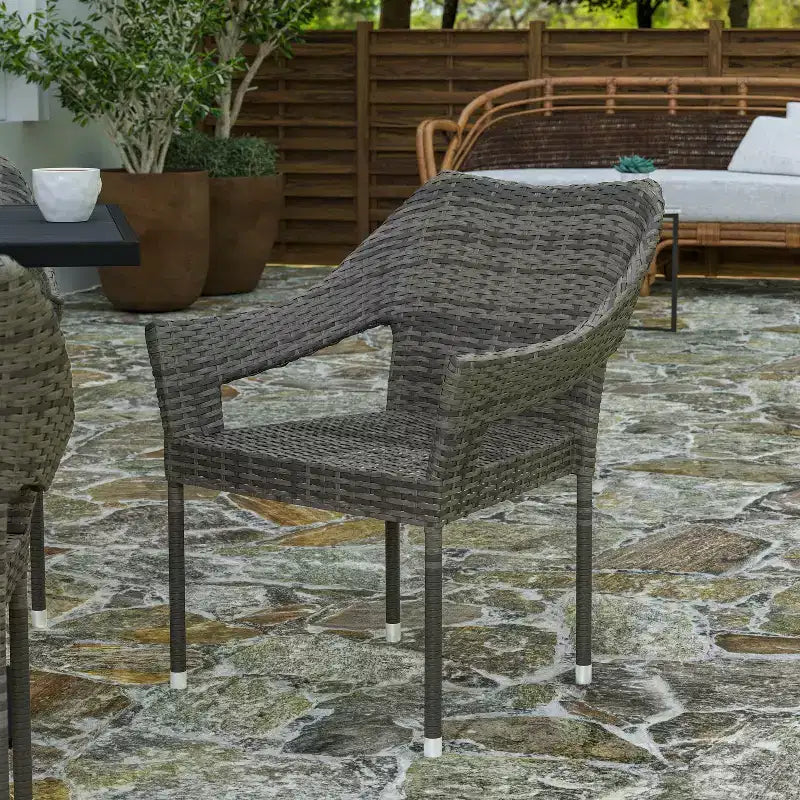 Chaise de salle à manger empilable Merrick Lane résistante aux intempéries pour l'intérieur et l'extérieur avec cadre en acier et rotin PE