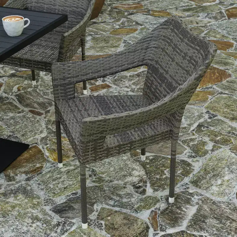 Chaise de salle à manger empilable Merrick Lane résistante aux intempéries pour l'intérieur et l'extérieur avec cadre en acier et rotin PE