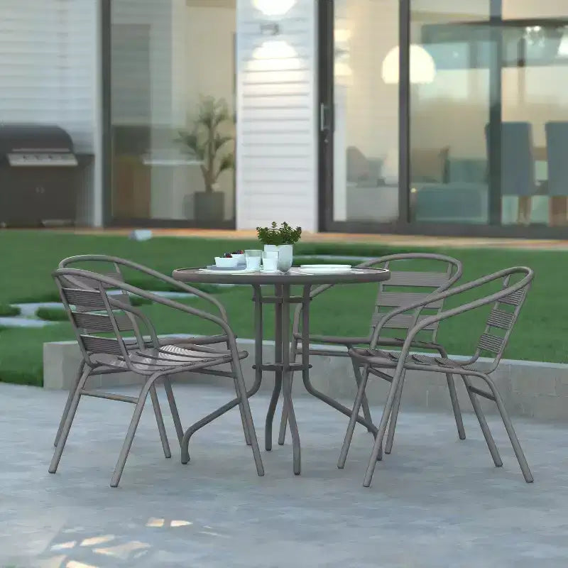 Table Emma et Oliver 80 cm en Verre Rond avec 4 Chaises Empilables à Lattes en Aluminium