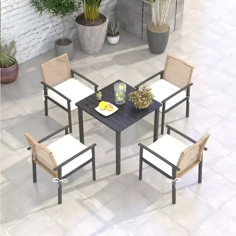 Outsunny Ensemble de salle à manger 5 pièces en osier pour l'intérieur et l'extérieur, table et chaises de patio en métal avec coussins moelleux, beige
