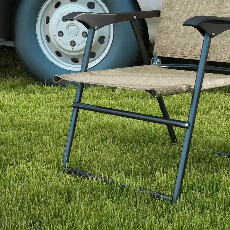 Chaises pliantes Outsunny, lot de 4 chaises de sport pour adultes, chaises de camping avec accoudoirs, siège en tissu maillé respirant pour pelouse