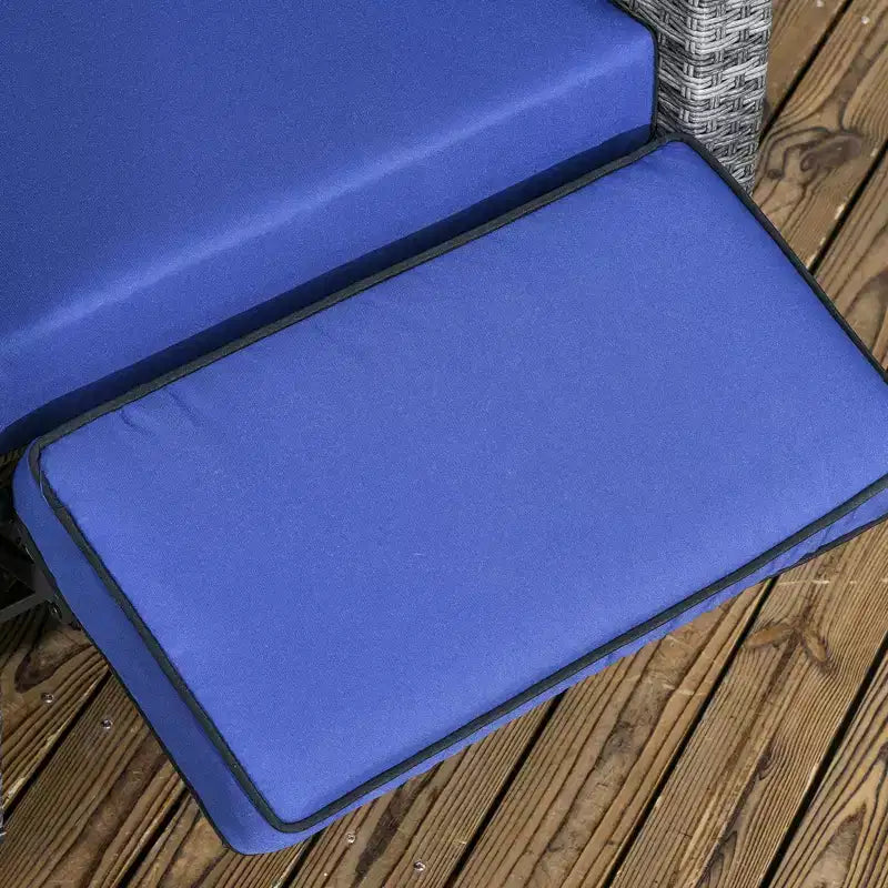 Fauteuil de relaxation extérieur Outsunny avec coussins, chaise longue de patio inclinable en rotin PE avec repose-pieds réglable, accoudoirs, table latérale