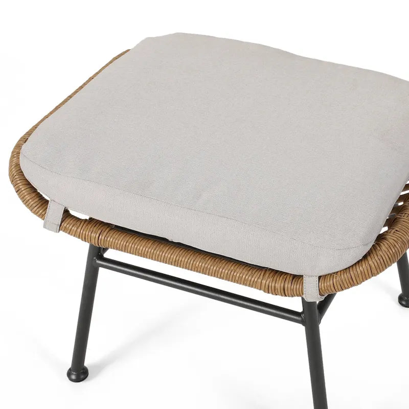 Ensemble de conversation en osier de style bohème moderne d'extérieur Chalet avec poufs par Christopher Knight Home