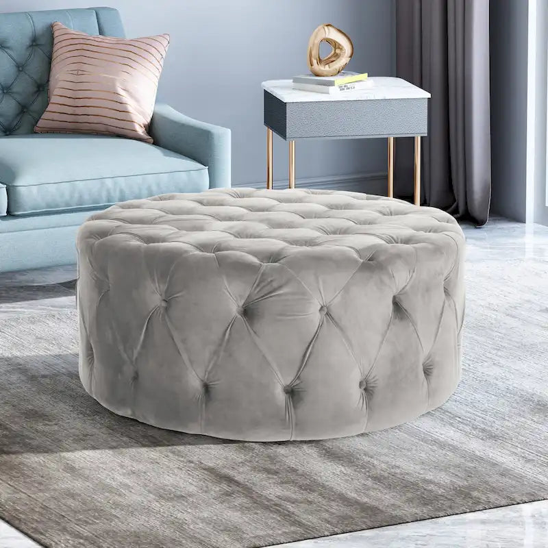 Pouf rond capitonné en velours Orla Modern Glam par Christopher Knight Home