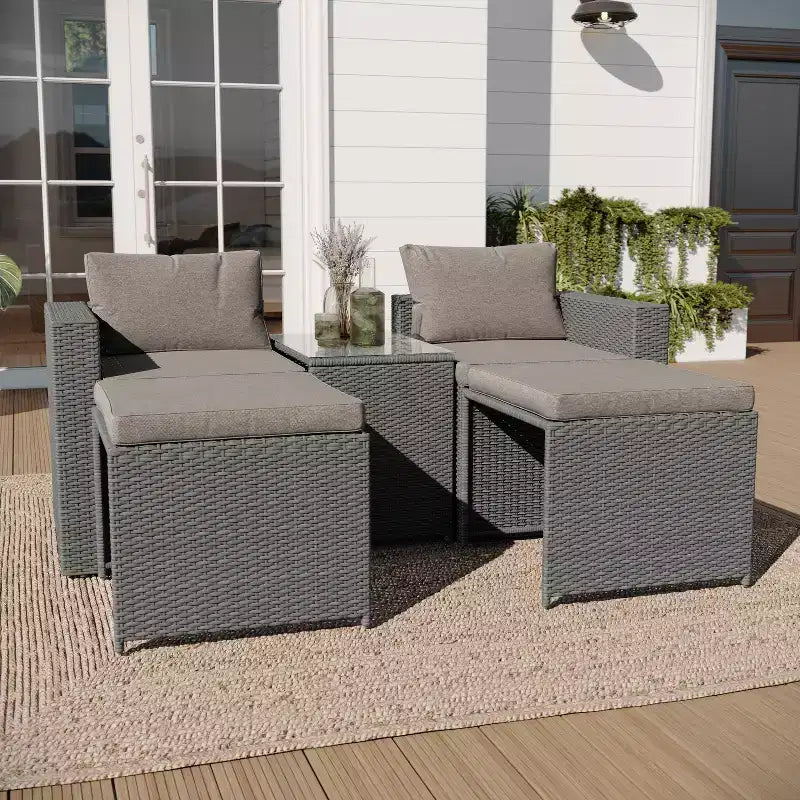 Ensemble de canapés modulaires en rotin tressé Merrick Lane pour intérieur/extérieur avec causeuse, poufs et table en verre trempé